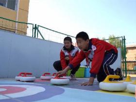 河北望都积极开展冰雪运动进校园活动