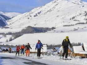 从“三亿人上冰雪”到“三亿人参与冰雪”冰雪运动发展的过程