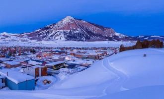 冰天雪地孕育金山银山