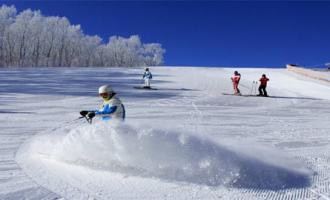 河北涞源：冰雪体育产业拉动就业与消费 促绿色转型