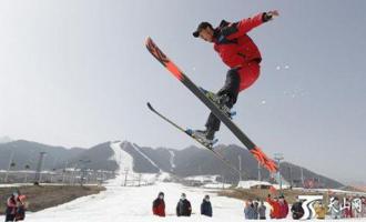 丝绸之路国际滑雪场以一场趣味滑雪比赛结束滑雪季