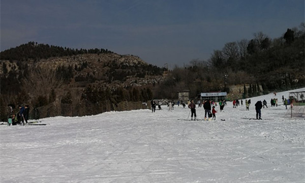 山东济南九顶塔滑雪场