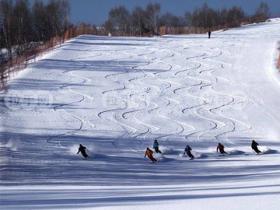 建造一个人工室外滑雪场需要什么条件？