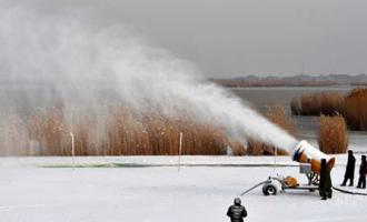 天然降雪和造雪机产雪谁更适合滑雪场？