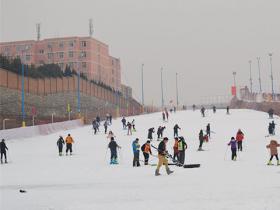 陕西西安白鹿原滑雪场