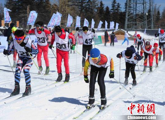 中美青少年拉开越野滑雪比赛帷幕