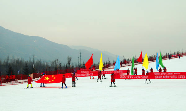 青海省举办首届冰雪运动会