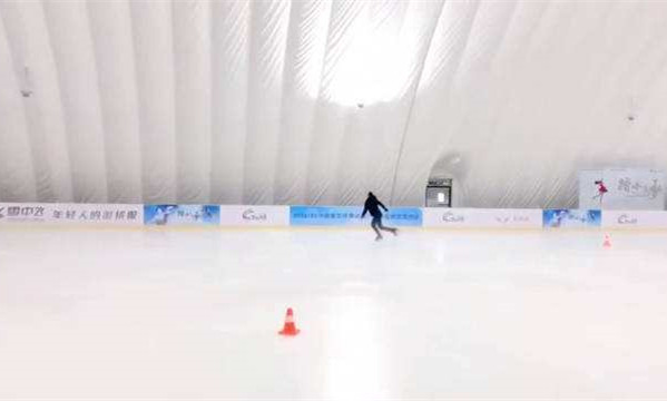 我与冬奥有个约会 牛街青年体验冰雪项目