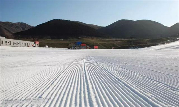 滑雪场建设造价多少钱一平