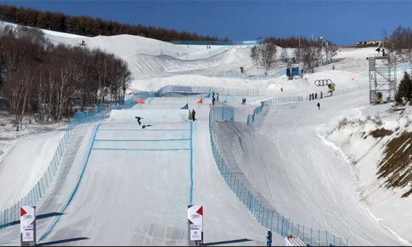 自由式滑雪和单板滑雪U型场地