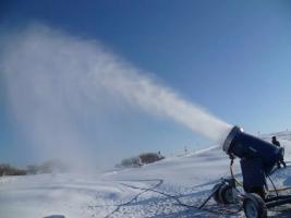 冬季滑雪场应当如何采购造雪机设备