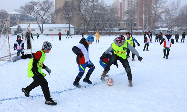 百万青少年上冰雪