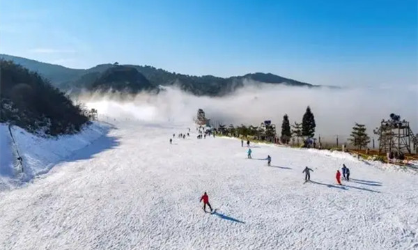 玉舍雪山滑雪场